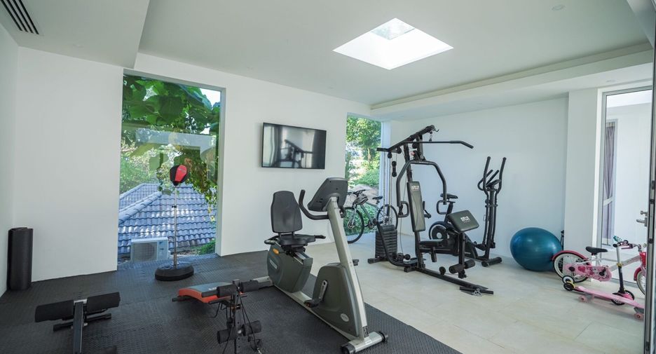 For sale and for rent 8 bedrooms villa in Mueang Phuket, Phuket