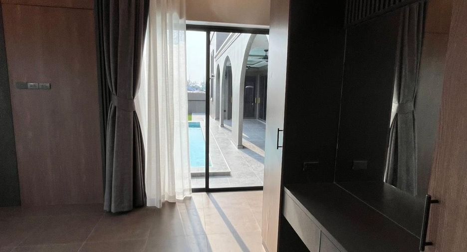 For sale 3 bedrooms villa in Bang Lamung, Chonburi