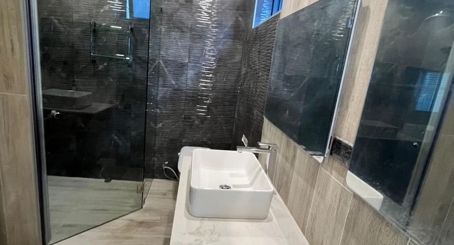 For sale 3 bedrooms villa in Bang Lamung, Chonburi