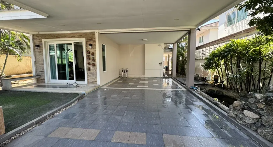 À louer 4 chambres maison à Mueang Chon Buri, Chonburi