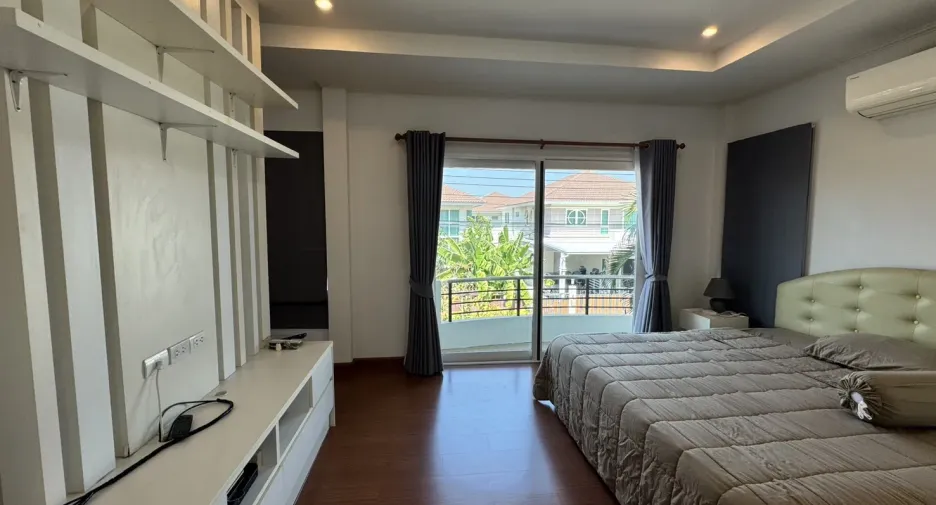 À louer 4 chambres maison à Mueang Chon Buri, Chonburi