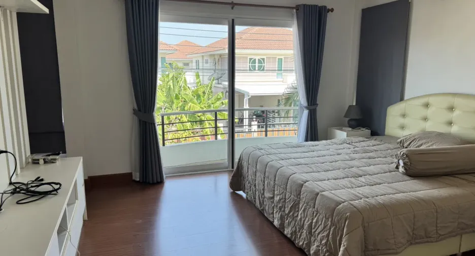 À louer 4 chambres maison à Mueang Chon Buri, Chonburi