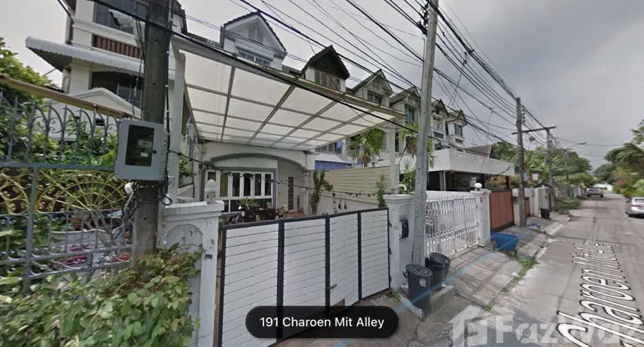 À vendre 4 chambres maison de ville à Watthana, Bangkok