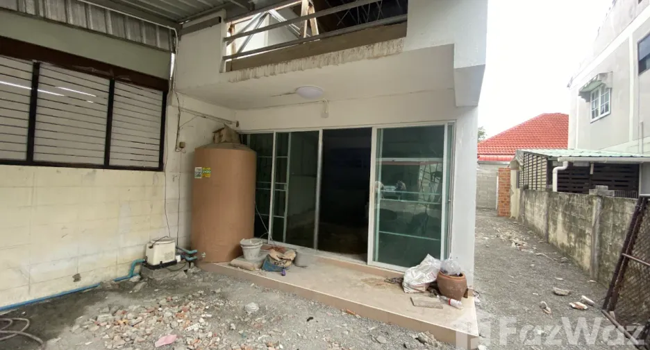 For rent 2 bedrooms townhouse in Mueang Chiang Mai, Chiang Mai