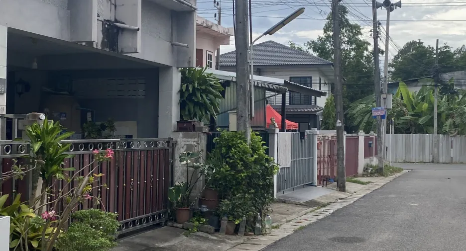For rent 2 bedrooms townhouse in Mueang Chiang Mai, Chiang Mai