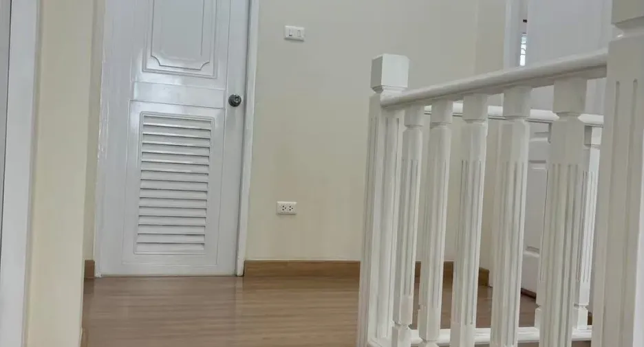 For rent 3 bedrooms house in Saraphi, Chiang Mai