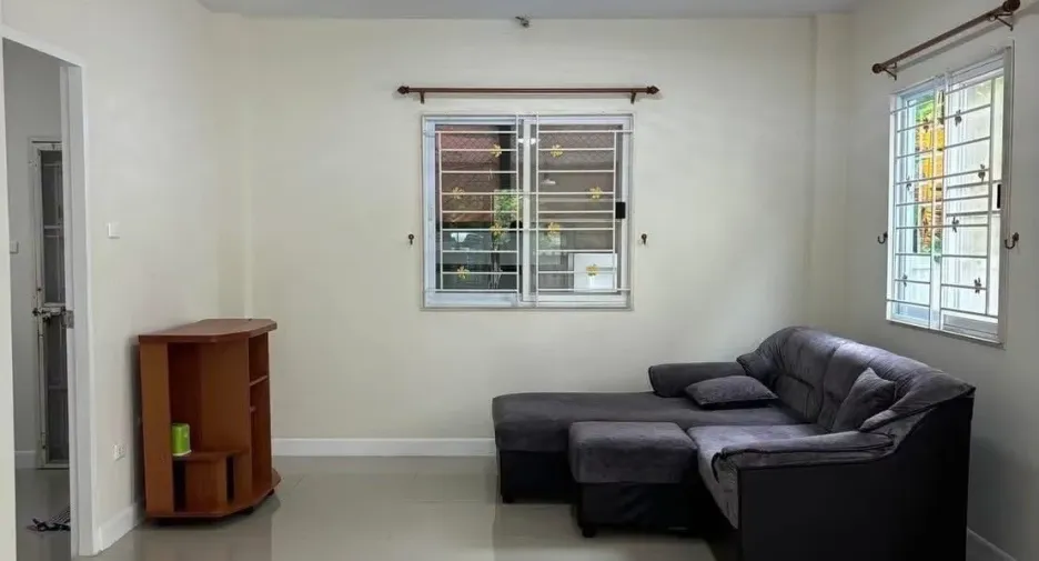 For rent 3 bedrooms house in Saraphi, Chiang Mai