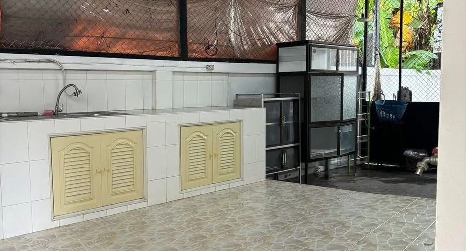 For rent 3 bedrooms house in Saraphi, Chiang Mai