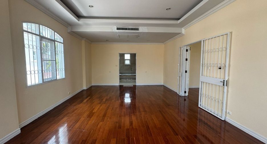 Haus zum Kauf mit 4 Zimmer in Bang Khae, Bangkok