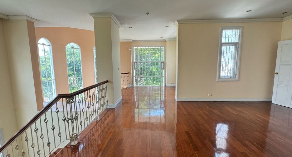 Haus zum Kauf mit 4 Zimmer in Bang Khae, Bangkok