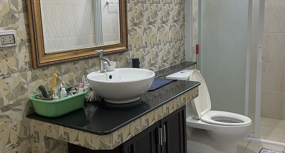 Продажа 3 спальни дом в Саттахип, Чонбури