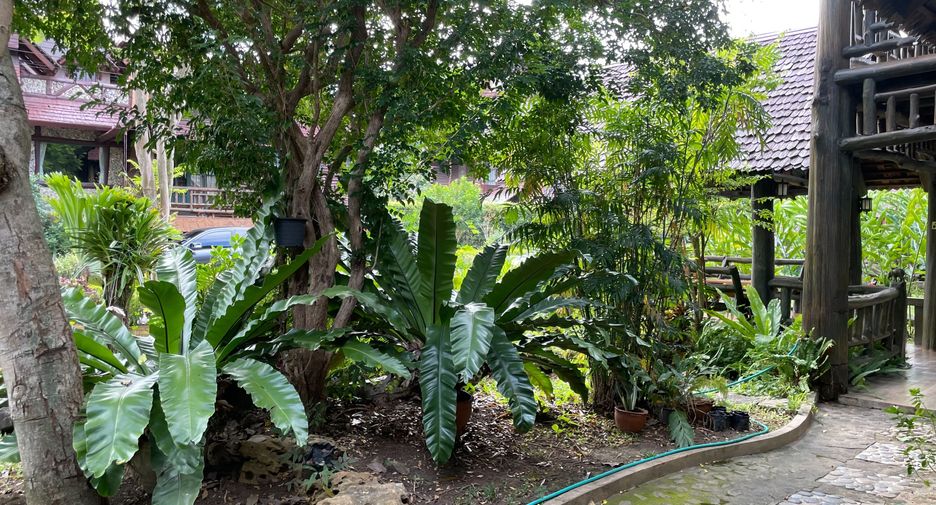 For rent 6 bedrooms villa in Mueang Chiang Mai, Chiang Mai