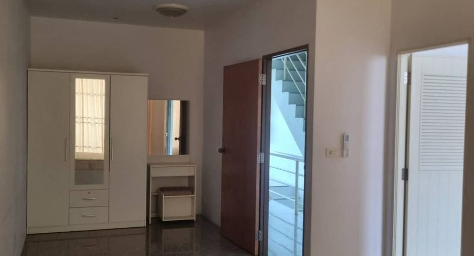 For rent 3 bedrooms townhouse in Hua Hin, Prachuap Khiri Khan