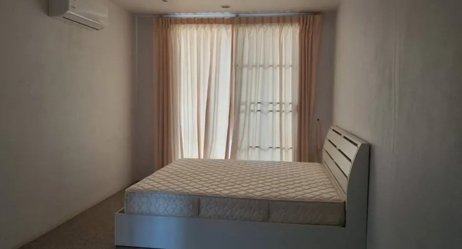 For rent 3 bedrooms townhouse in Hua Hin, Prachuap Khiri Khan