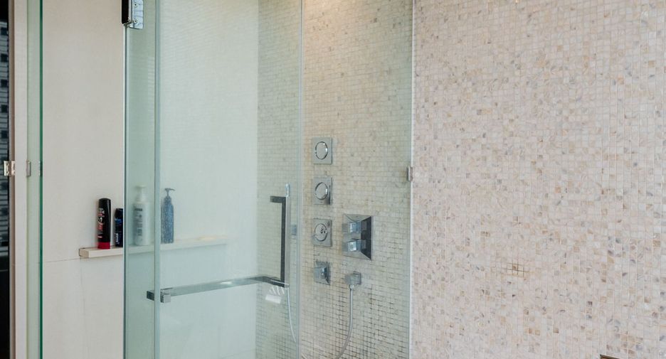 For sale 2 bedrooms condo in Khlong Toei, Bangkok
