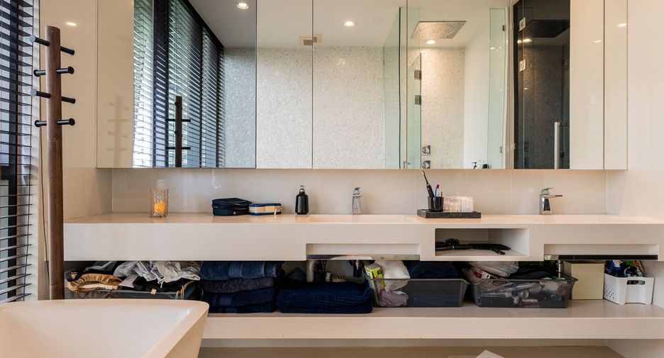 For sale 2 bedrooms condo in Khlong Toei, Bangkok