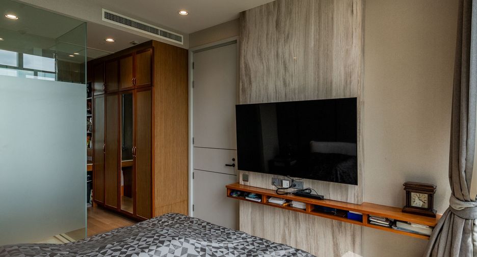 For sale 2 bedrooms condo in Khlong Toei, Bangkok