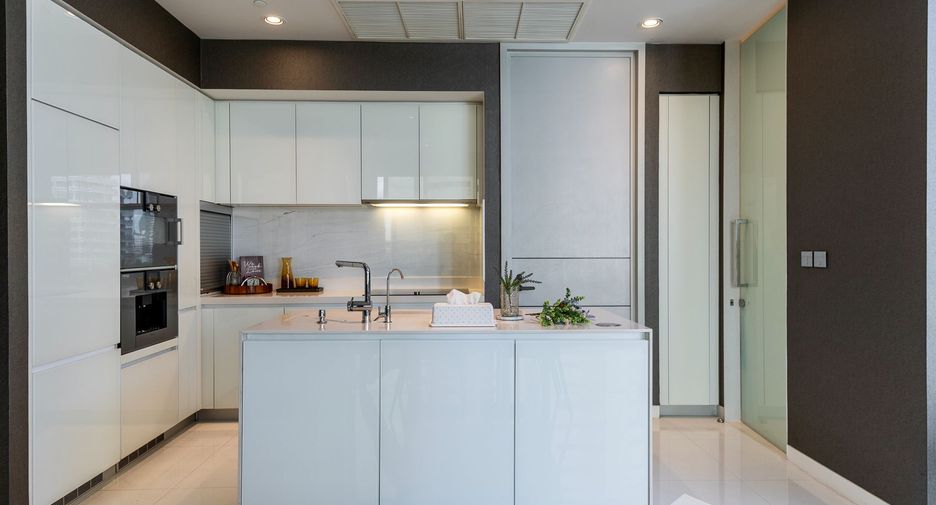 For sale 2 bedrooms condo in Khlong Toei, Bangkok