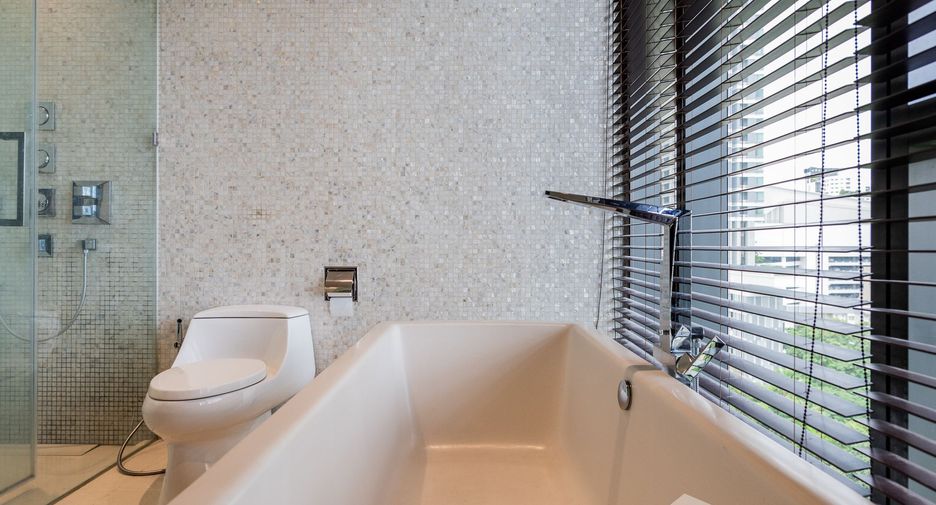 For sale 2 bedrooms condo in Khlong Toei, Bangkok