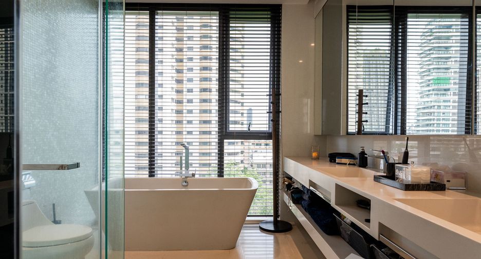 For sale 2 bedrooms condo in Khlong Toei, Bangkok