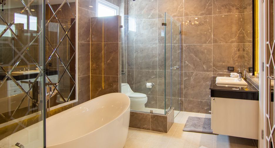 For sale 5 bedrooms villa in Mueang Chiang Mai, Chiang Mai