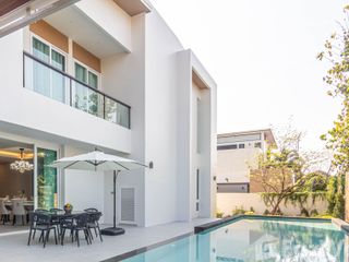For sale 5 bedrooms villa in Mueang Chiang Mai, Chiang Mai