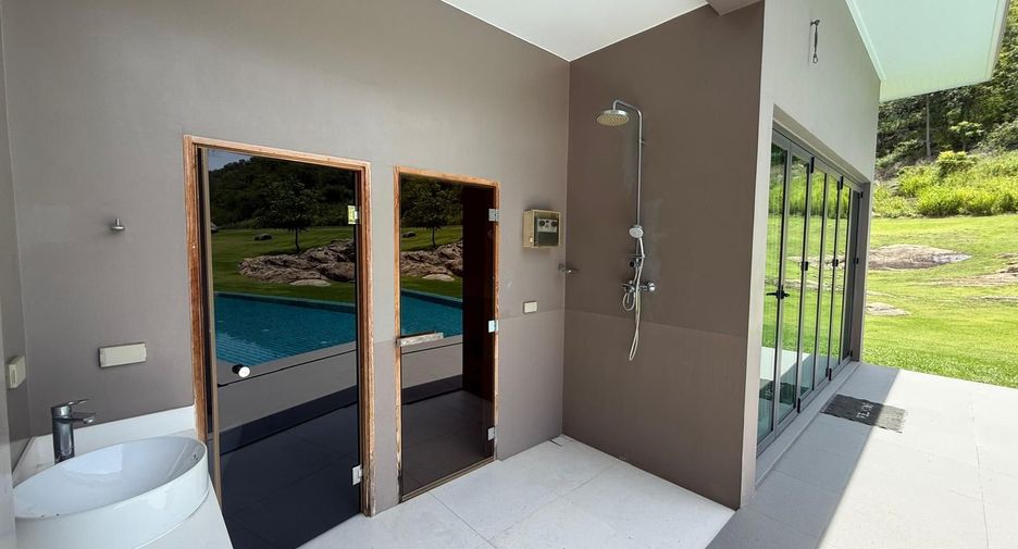 For sale 5 bedrooms villa in Hua Hin, Prachuap Khiri Khan