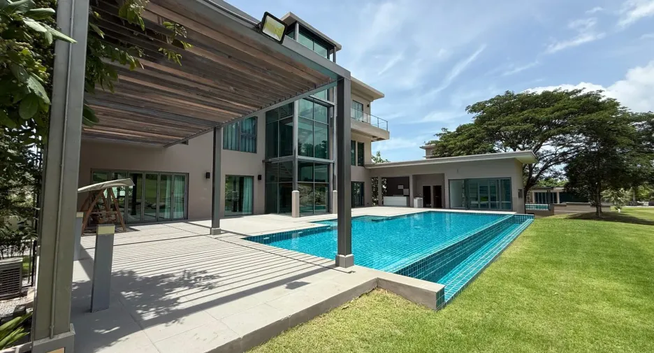 For sale 5 bedrooms villa in Hua Hin, Prachuap Khiri Khan