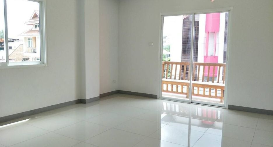For sale 2 bedrooms townhouse in Mueang Chiang Mai, Chiang Mai