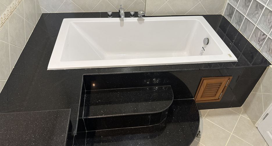 For sale and for rent 2 bedrooms condo in Bang Lamung, Chonburi