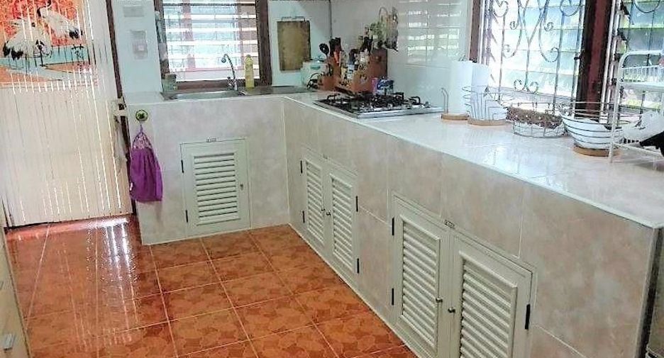 For sale 4 bedrooms house in San Kamphaeng, Chiang Mai