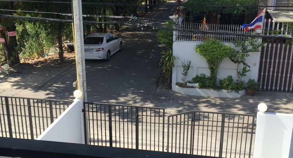 For sale 3 bedrooms townhouse in Bang Khen, Bangkok
