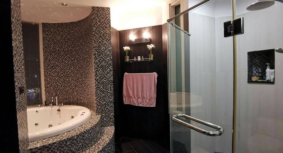 For sale 3 bedrooms condo in Bang Kho Laem, Bangkok