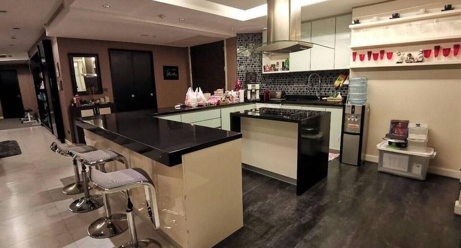 For sale 3 bedrooms condo in Bang Kho Laem, Bangkok