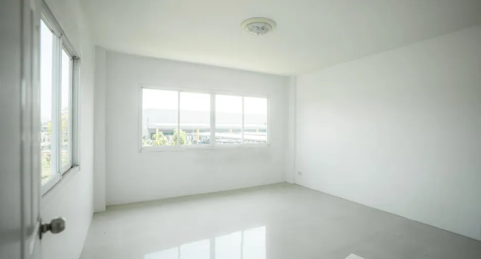 For rent 3 bedrooms retail Space in Saraphi, Chiang Mai
