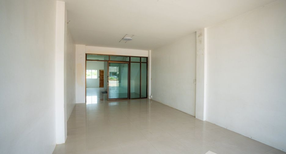 For rent 3 bedrooms retail Space in Saraphi, Chiang Mai