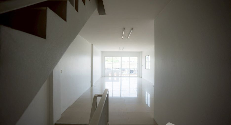 Gewerbefläche zur Miete mit 3 Zimmer in Saraphi, Chiang Mai