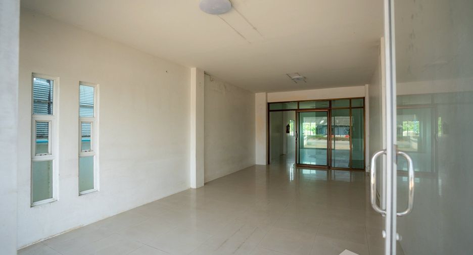 À louer 3 chambres local commercial à Saraphi, Chiang Mai