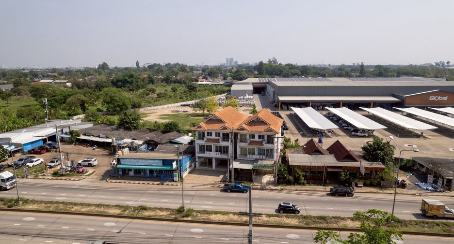 For rent 3 bedrooms retail Space in Saraphi, Chiang Mai