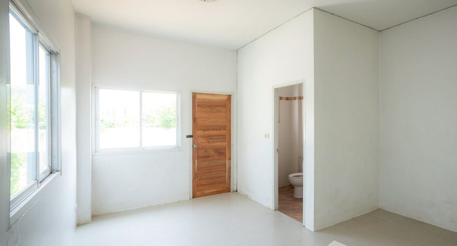 Gewerbefläche zur Miete mit 3 Zimmer in Saraphi, Chiang Mai