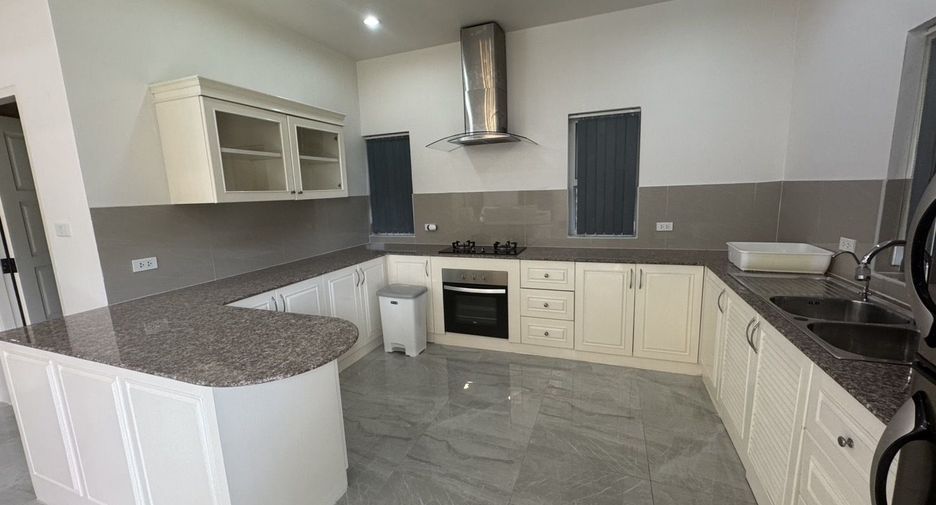 For rent 4 bedrooms house in Bang Lamung, Chonburi