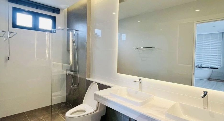 For rent 4 bedrooms villa in Mueang Chiang Mai, Chiang Mai