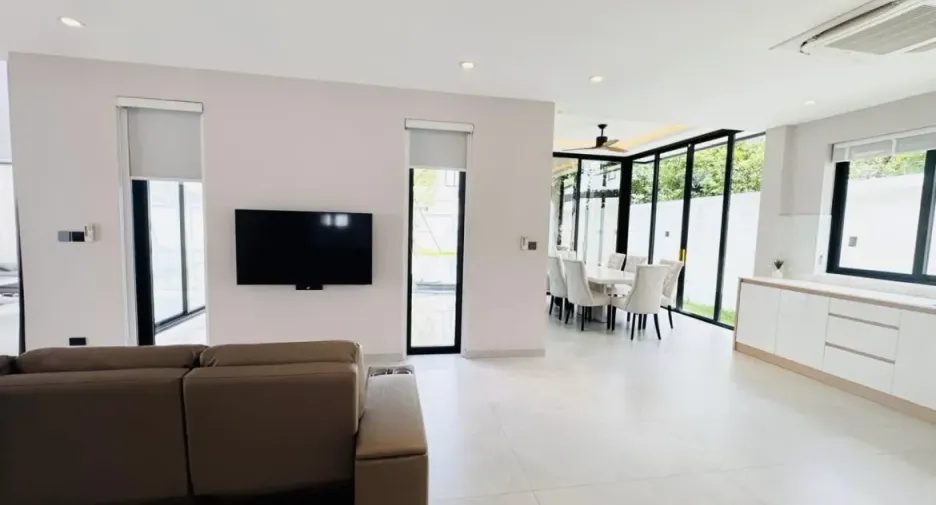 For rent 4 bedrooms villa in Mueang Chiang Mai, Chiang Mai