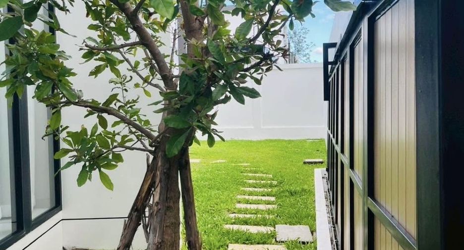 For rent 4 bedrooms villa in Mueang Chiang Mai, Chiang Mai