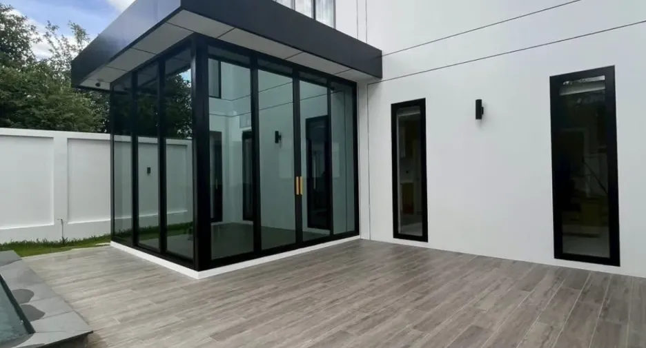 For rent 4 bedrooms villa in Mueang Chiang Mai, Chiang Mai