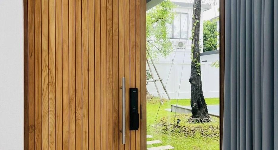 For rent 4 bedrooms villa in Mueang Chiang Mai, Chiang Mai