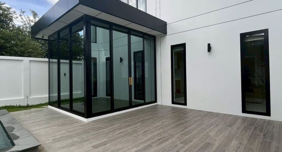 Villa en alquiler de 4 habitaciones en Mueang Chiang Mai, Chiang Mai
