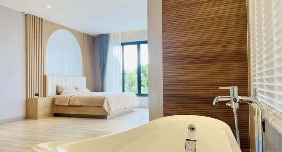 For rent 4 bedrooms villa in Mueang Chiang Mai, Chiang Mai