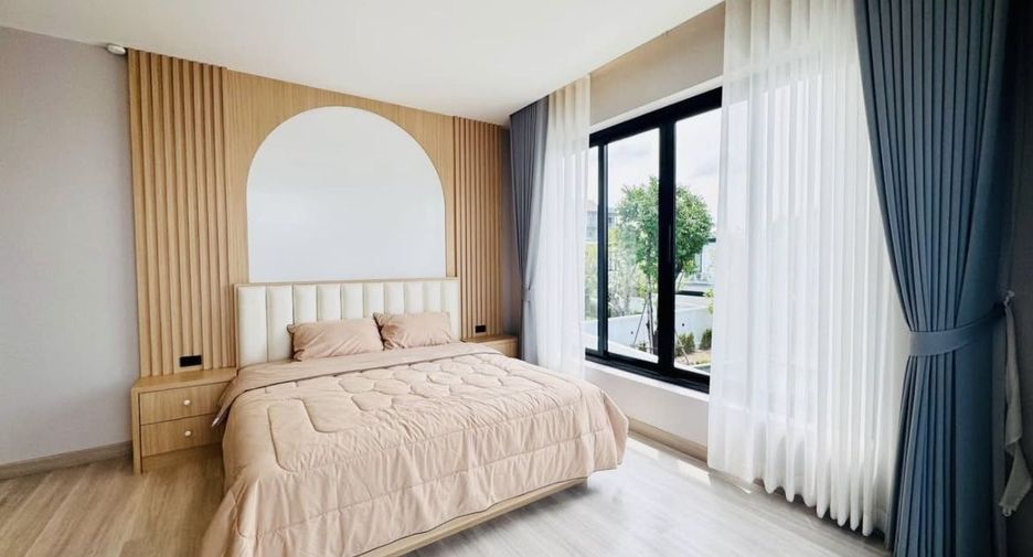 For rent 4 bedrooms villa in Mueang Chiang Mai, Chiang Mai