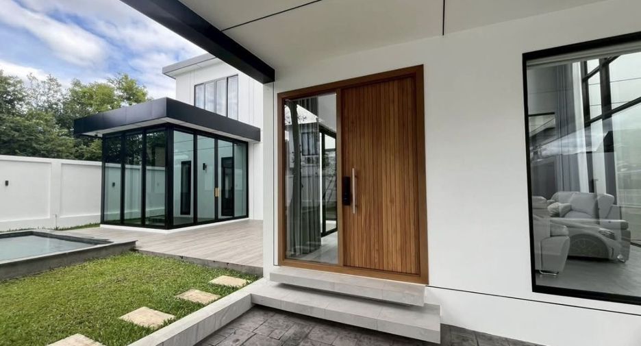 For rent 4 bedrooms villa in Mueang Chiang Mai, Chiang Mai